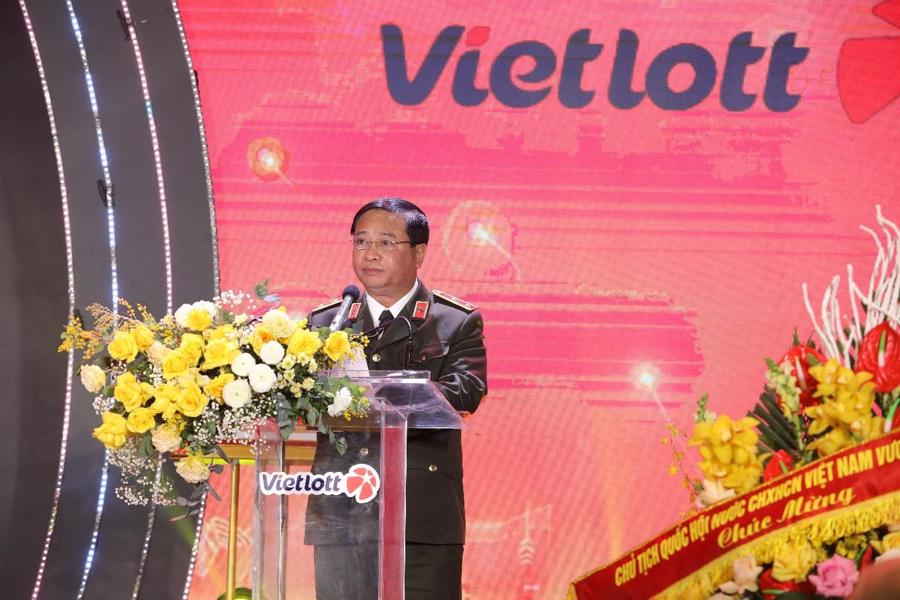 Trung tướng Nguyễn Đ&igrave;nh Thuận - Cục trưởng Cục An ninh Kinh tế thuộc Bộ C&ocirc;ng An ph&aacute;t biểu tại buổi lễ.