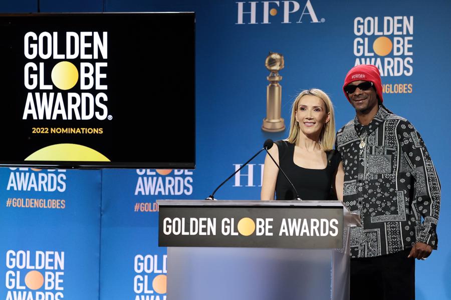 Chủ tịch HFPA Helen Hoehne đ&atilde; c&ocirc;ng bố c&aacute;c đề cử trong&nbsp;một buổi ph&aacute;t trực tiếp, với sự tham gia của nam rapper da m&agrave;u Snoop Dogg.