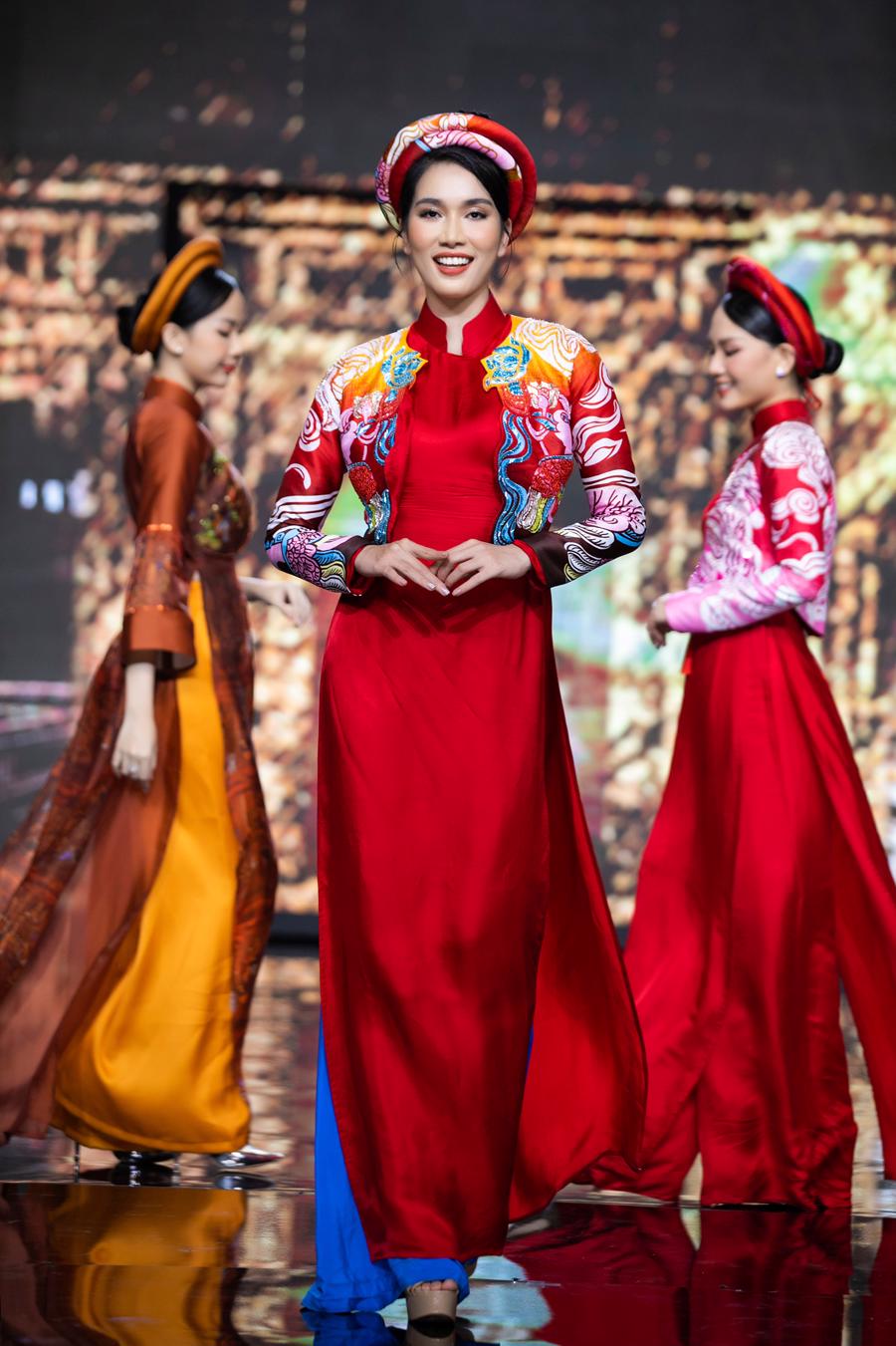 Dàn Hoa, Á hậu hội tụ với BST áo dài tái hiện dòng tranh bị lãng quên - Ảnh 2
