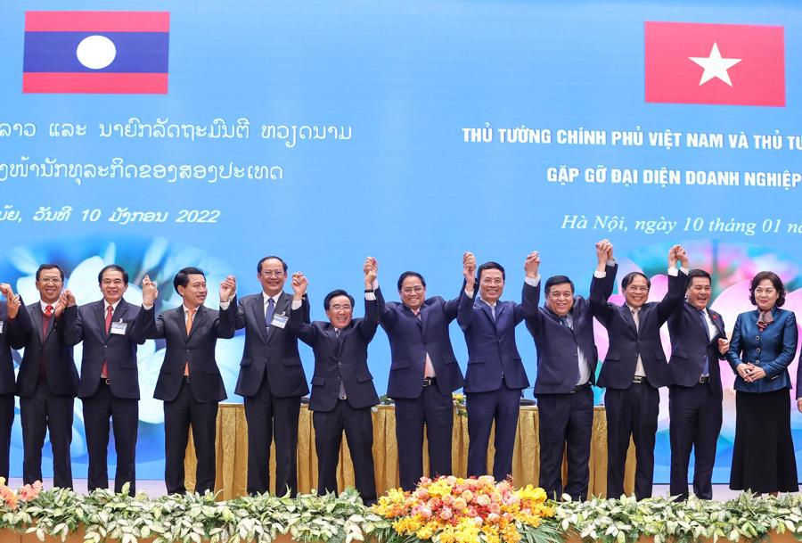 Cuộc gặp đặc biệt lần đầu ti&ecirc;n được tổ chức v&agrave; c&oacute; &yacute; nghĩa quan trọng đối với việc tăng cường t&iacute;nh kết nối, bổ trợ giữa hai nền kinh tế Việt Nam - L&agrave;o - Ảnh: VGP
