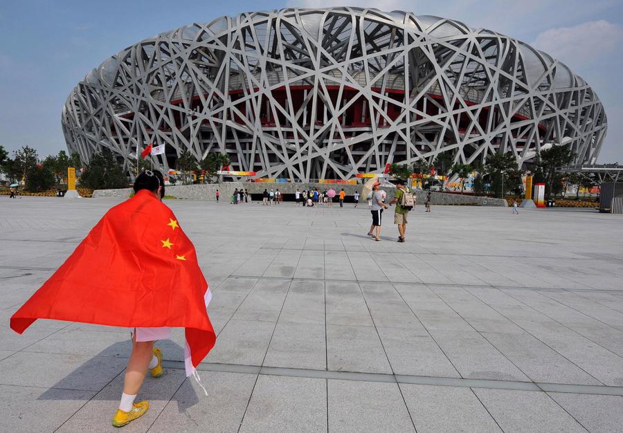 B&ecirc;n ngo&agrave;i s&acirc;n vận động quốc gia ở Bắc Kinh Trung Quốc trong Thế vận hội m&ugrave;a h&egrave; 2008 - Ảnh: Getty/Bloomberg.