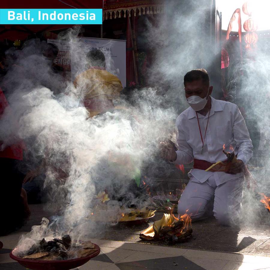 H&oacute;a v&agrave;ng trong ng&agrave;y cuối năm tại Bali, Indonesia - Ảnh: CGTN