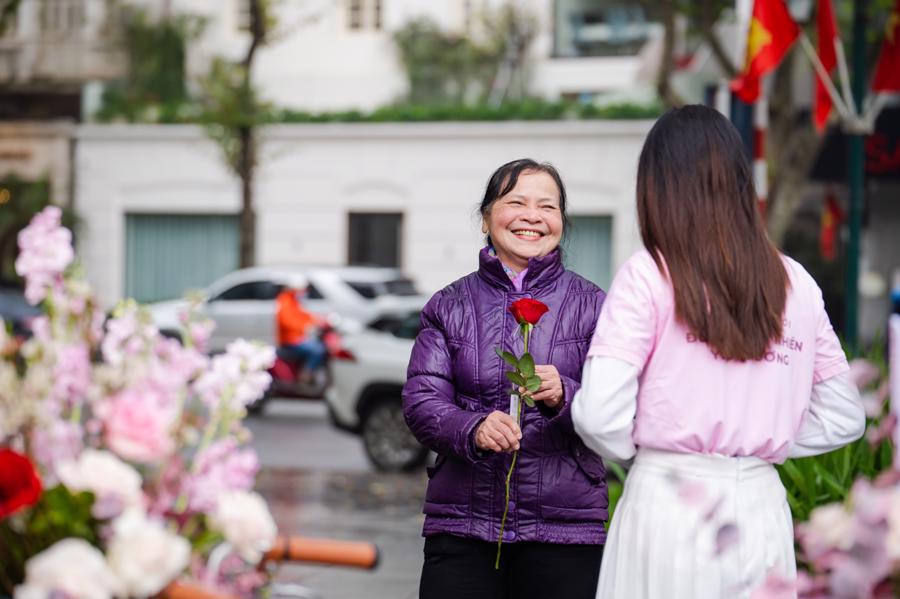Ecopark đã mang 99.999 bông hồng vào Hà Nội dịp Valentines 2022 - Ảnh 10