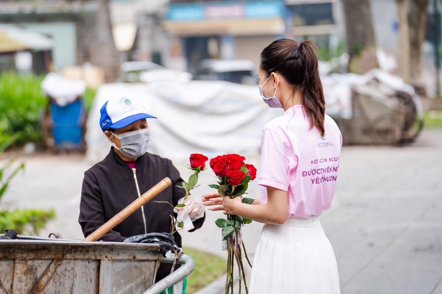 Ecopark đã mang 99.999 bông hồng vào Hà Nội dịp Valentines 2022 - Ảnh 11