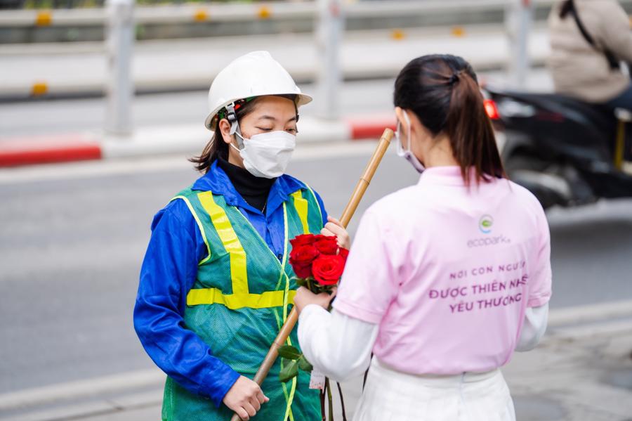 Ecopark đã mang 99.999 bông hồng vào Hà Nội dịp Valentines 2022 - Ảnh 5