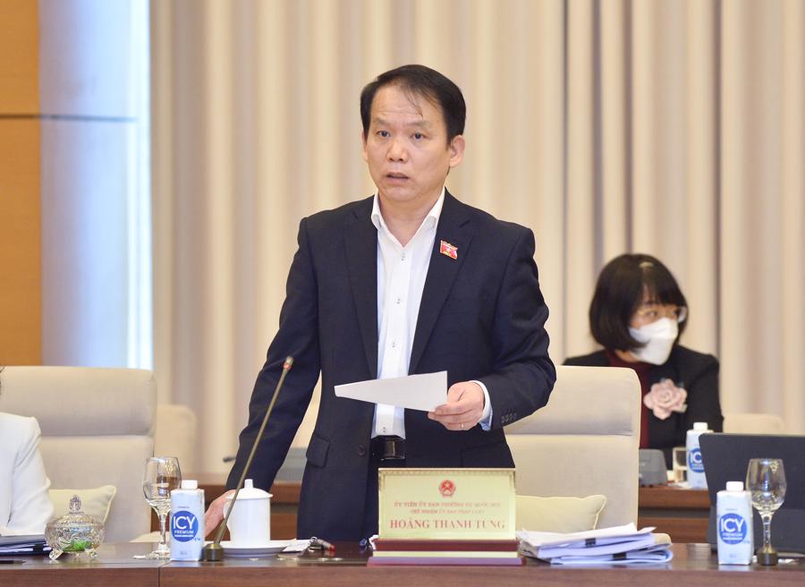 Chủ nhiệm Uỷ ban Pháp luật Hoàng Thanh Tùng trình bày báo cáo thẩm tra Tờ chính của Chính phủ - Ảnh: Quochoi.vn