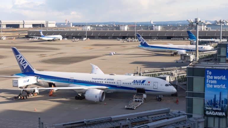 ANA sẽ tiếp tục tạm dừng một số đường bay tới Trung Quốc - Ảnh: Reuters