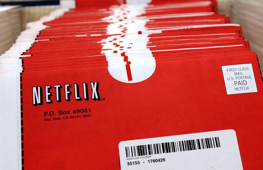 Netflix khởi đầu là một cửa hàng cho thuê băng đĩa - Ảnh: Shutterstock