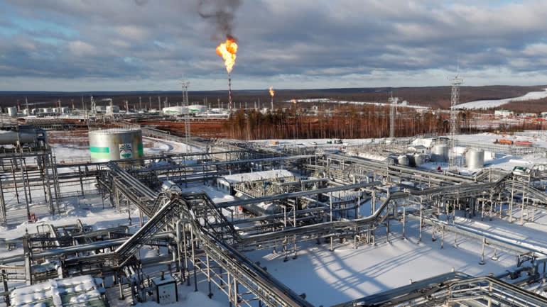 Một nh&agrave; m&aacute;y xử l&yacute; tại mỏ dầu Yarakta ở v&ugrave;ng Irkutsk của Nga - Ảnh: Reuters