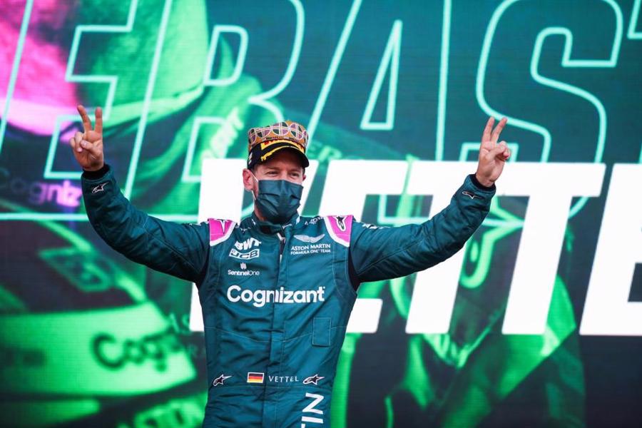Tay đua Sebastian Vettel của Aston Martin trong giải F1 Grand Prix năm 2021