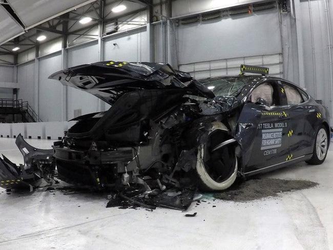 Xe Tesla bị hủy sau vụ tai nạn ở Larksville, Virginia, Mỹ.  (Nguồn: AFP / TTXVN)