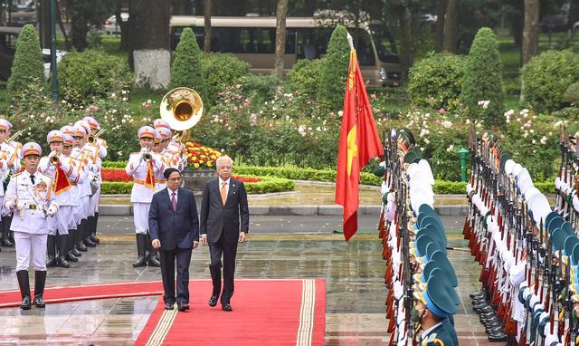 Thủ tướng Phạm Minh Ch&iacute;nh chủ tr&igrave; lễ đ&oacute;n ch&iacute;nh thức Thủ tướng Malaysia Dato' Sri Ismail Sabri bin Yaakob được tổ chức trọng thể tại Phủ Chủ tịch - Ảnh: VGP