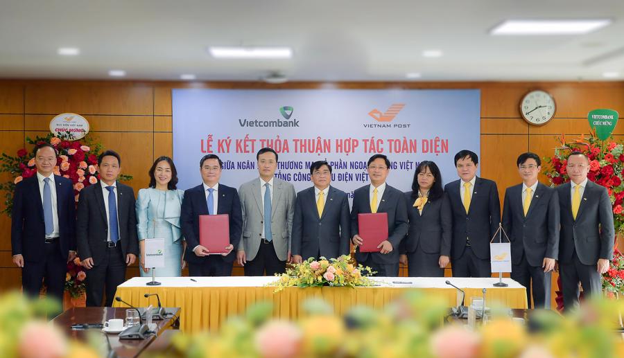 Vietcombank và Tổng Công ty Bưu điện Việt Nam ký kết thoả thuận hợp tác toàn diện  - Ảnh 1