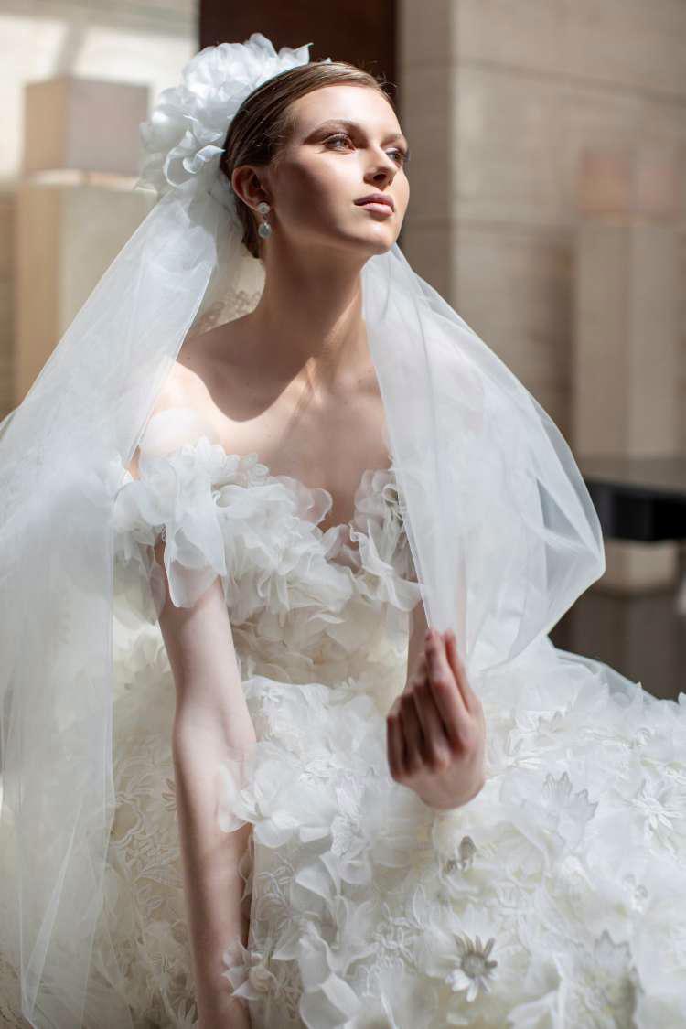 Những bộ váy cưới ngàn USD của Elie Saab - Ảnh 2