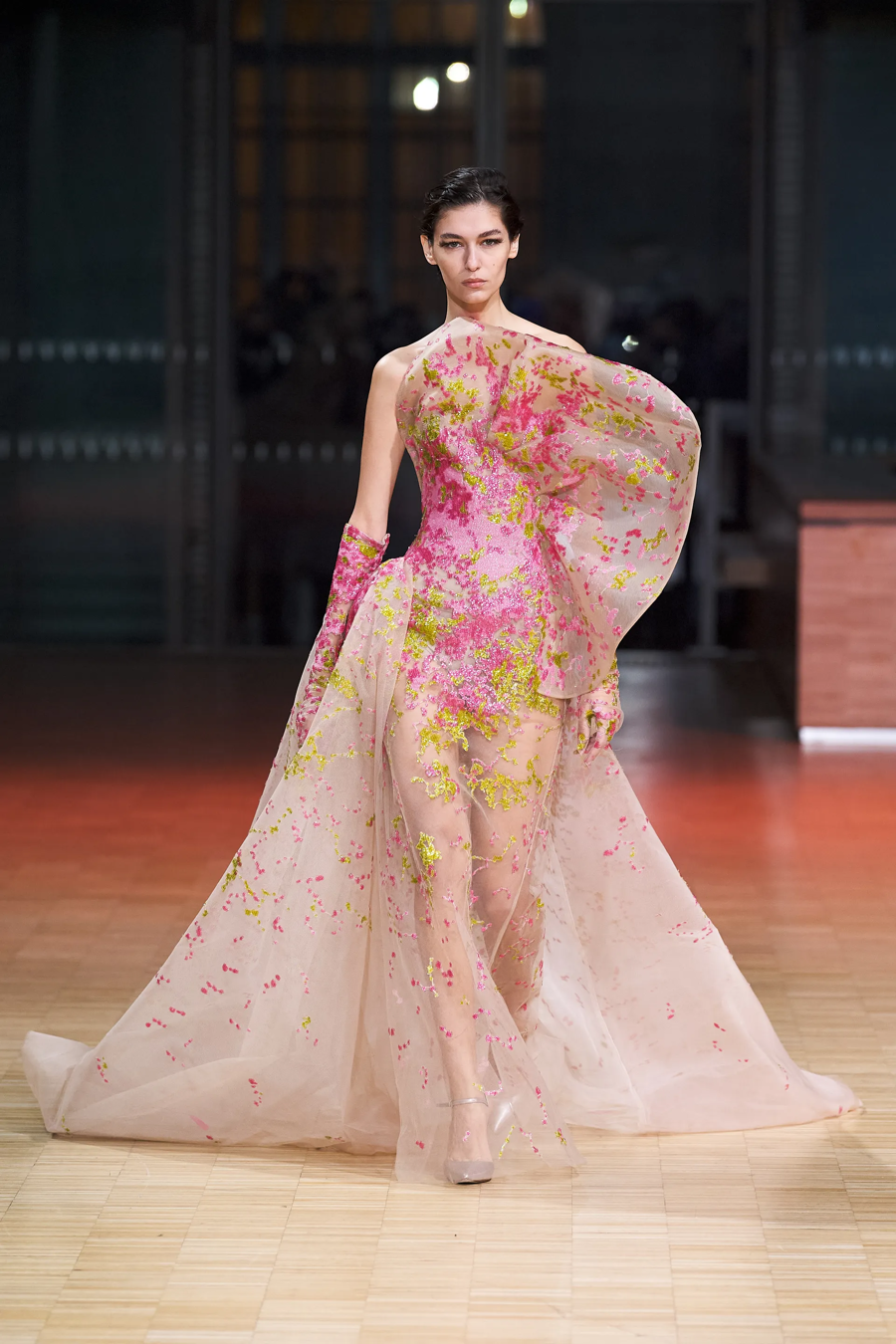 Những bộ váy cưới ngàn USD của Elie Saab - Ảnh 8