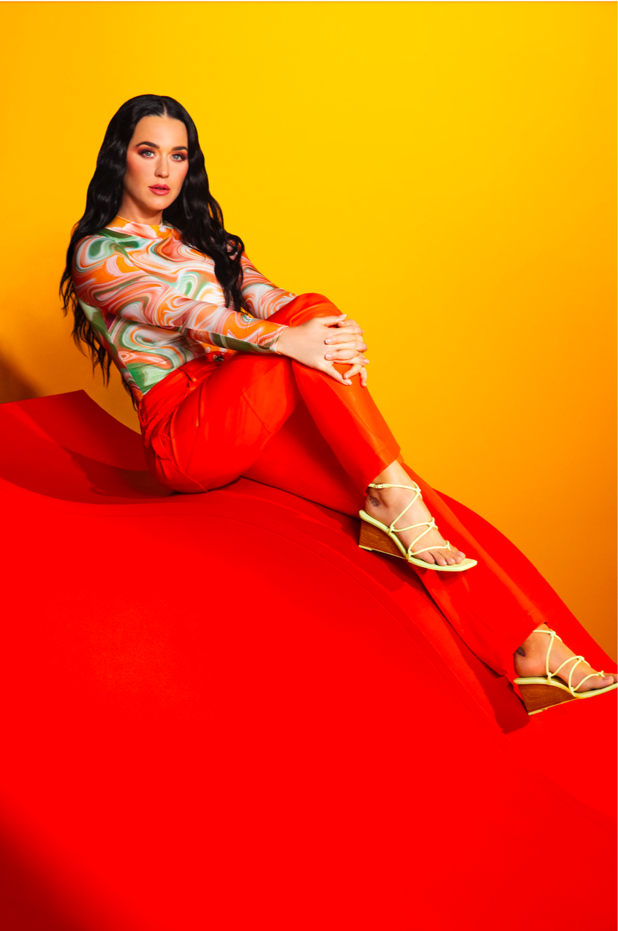Katy Perry giới thiệu BST giày Xuân – Hè mới với chủ đề hoa và bãi biển - Ảnh 4