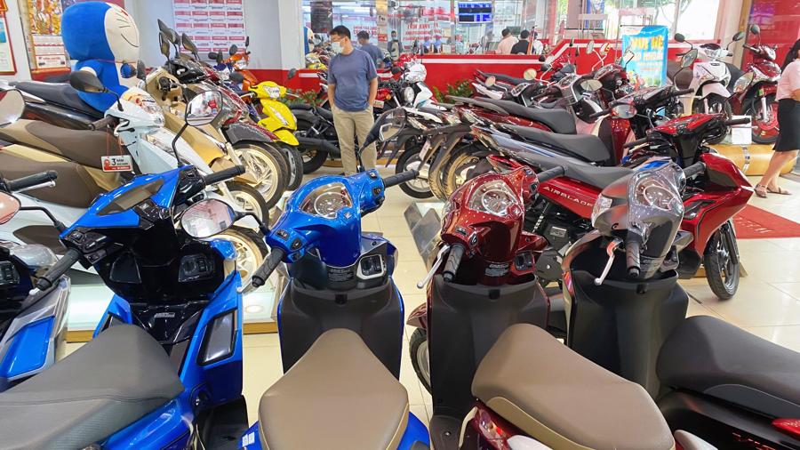 Trước lộ trình hạn chế xe máy ở nhiều tỉnh thành, vì sao người Việt vẫn tăng mua sắm xe máy? - Ảnh 1
