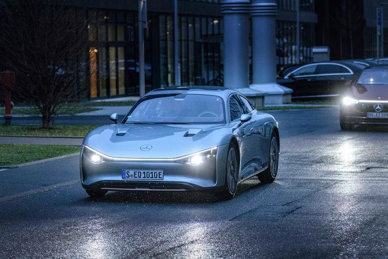 Concept xe điện Mercedes có thể chạy hơn 1000 km trong một lần sạc pin - Ảnh 1