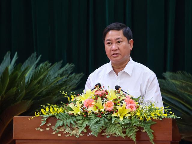 Chủ tịch UBND tỉnh Ninh Thuận Trần Quốc Nam tr&igrave;nh b&agrave;y b&aacute;o c&aacute;o tại cuộc l&agrave;m việc - Ảnh VGP
