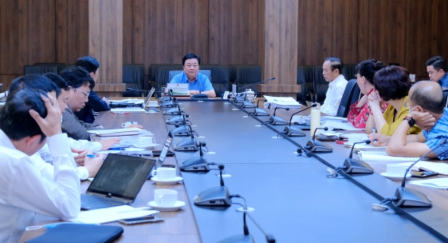Bộ trưởng L&ecirc; Minh Hoan chủ tr&igrave; cuộc họp về c&aacute; tầm, ng&agrave;y 20/4/2022.