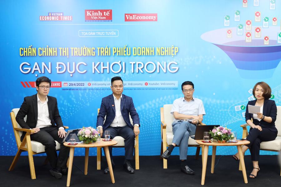 &Ocirc;ng&nbsp;Khổng Phan Đức, Chủ tịch HĐTV VietinBank Capital trao đổi tại toạ đ&agrave;m. Ảnh: Chu Xu&acirc;n Khoa.