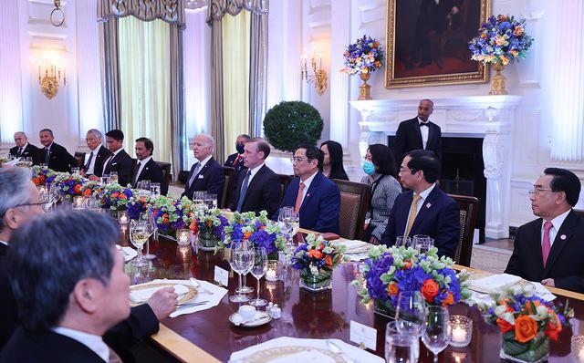 Thủ tướng Phạm Minh Ch&iacute;nh v&agrave; c&aacute;c nh&agrave; l&atilde;nh đạo ASEAN dự tiệc chi&ecirc;u đ&atilde;i của Tổng thống Hoa Kỳ - Ảnh: VGP