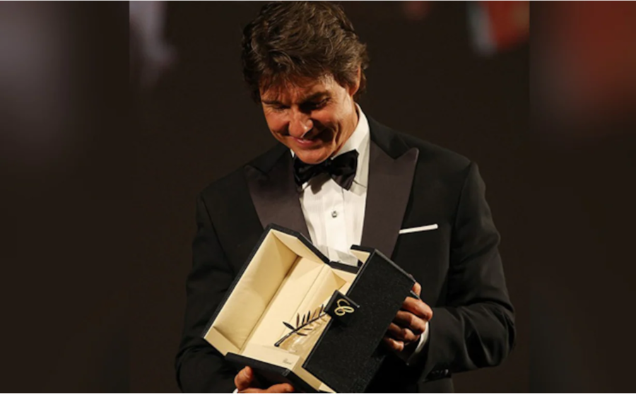 Tom Cruise được ban tổ chức LHP Cannes trao giải C&agrave;nh Cọ V&agrave;ng danh dự ngay sau buổi c&ocirc;ng chiếu Top Gun: Maverick.