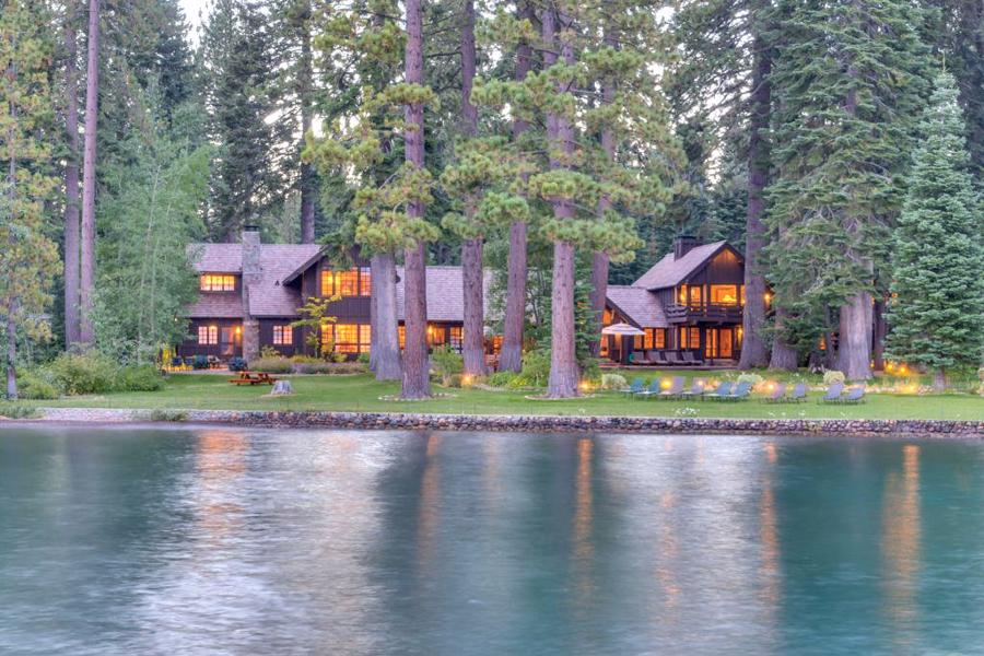 2 căn nh&agrave; b&ecirc;n hồ ở&nbsp;Lake Tahoe, California của gia đ&igrave;nh Zuckerberg - Ảnh: Twitter