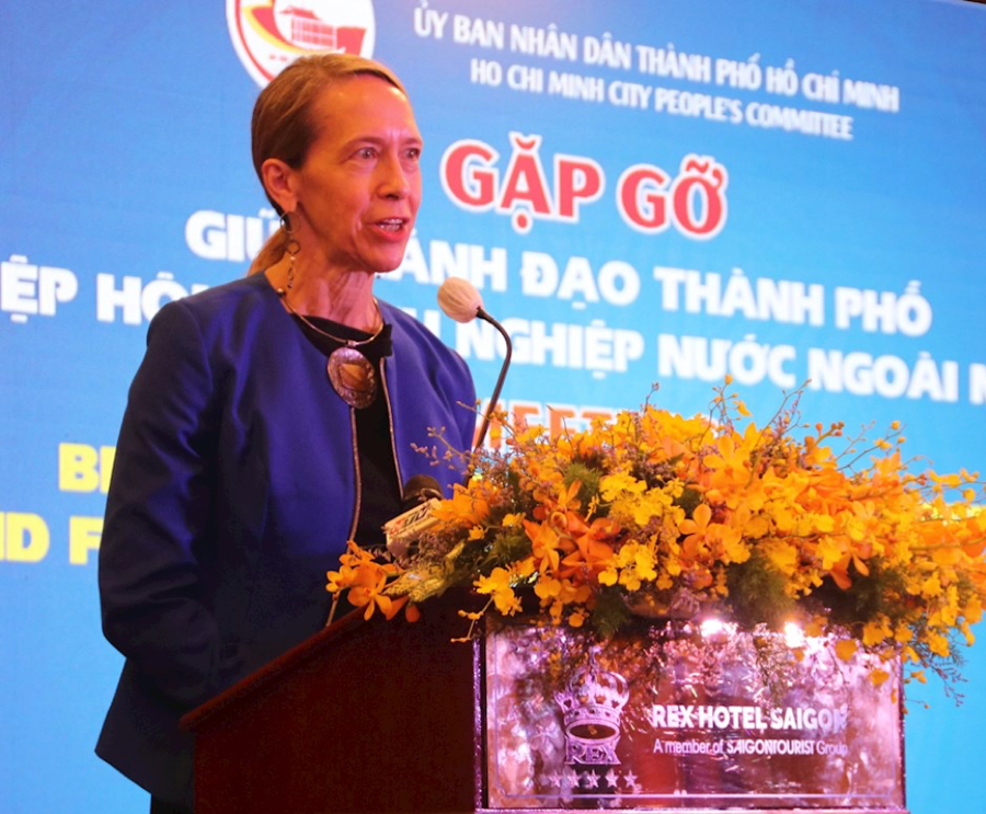 B&agrave; Mary Tarnowka, Gi&aacute;m đốc Điều h&agrave;nh AmCham: &ldquo;AmCham ủng hộ c&aacute;c kế hoạch của TP.HCM nhằm củng cố thị trường t&agrave;i ch&iacute;nh v&agrave; ph&aacute;t triển TP.HCM th&agrave;nh Trung t&acirc;m T&agrave;i ch&iacute;nh khu vực v&agrave; quốc tế&rdquo;.&nbsp; &nbsp;