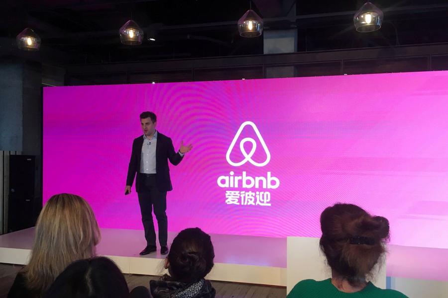 Gi&aacute;m đốc điều h&agrave;nh Airbnb Brian Chesky tại một sự kiện ở Thượng Hải năm 2017.