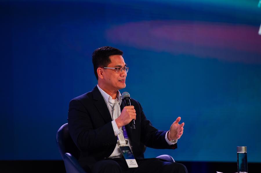 &Ocirc;ng Nguyễn Anh Tuấn, CIO của Techcombank chia sẻ tại Tọa đ&agrave;m AWS Summit ASEAN 2022.