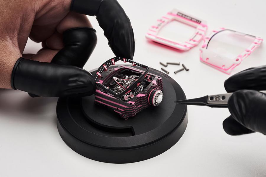 Richard Mille ra mắt siêu đồng hồ màu hồng mang tên golf thủ Bubba Watson - Ảnh 9