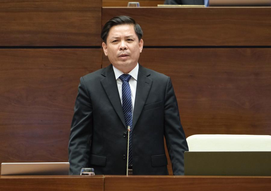 Bộ trưởng Bộ Giao th&ocirc;ng vận tải Nguyễn Văn Thể trả lời chất vấn.