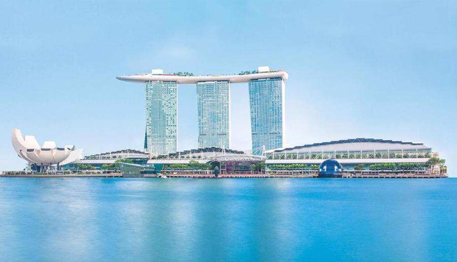 Marina Bay Sands - T&ograve;a nh&agrave; biểu tượng cho Singapore, nơi mọi du kh&aacute;ch quốc tế đều gh&eacute; thăm khi đến với quốc đảo Sư Tử.