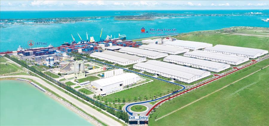 Cảng Chu Lai đang từng bước x&acirc;y dựng bến Cảng 5 vạn tấn thực hiện mục ti&ecirc;u trở th&agrave;nh cửa ng&otilde; giao thương của Miền Trung, Việt Nam.