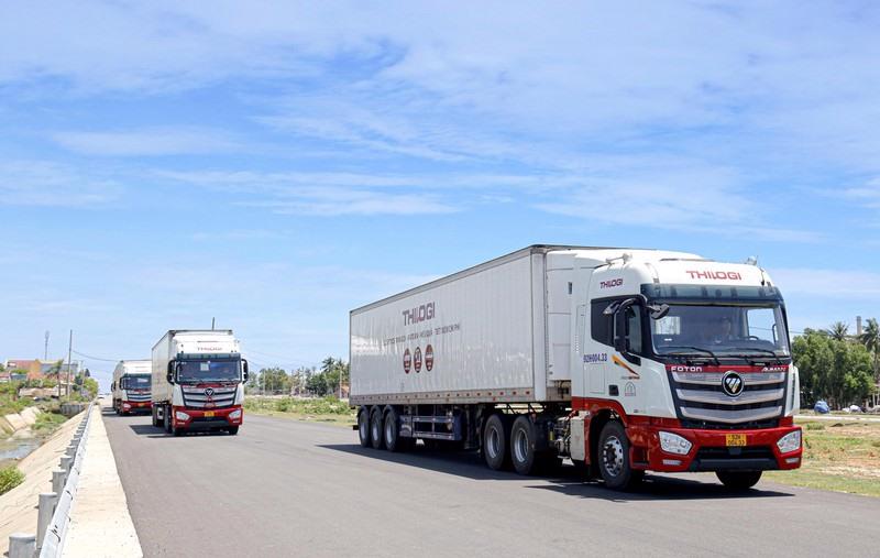 Đội xe chuy&ecirc;n dụng của THILOGI vận chuyển h&agrave;ng lạnh xuất khẩu từ Campuchia về Việt Nam để tiếp tục xuất sang Trung Quốc.
