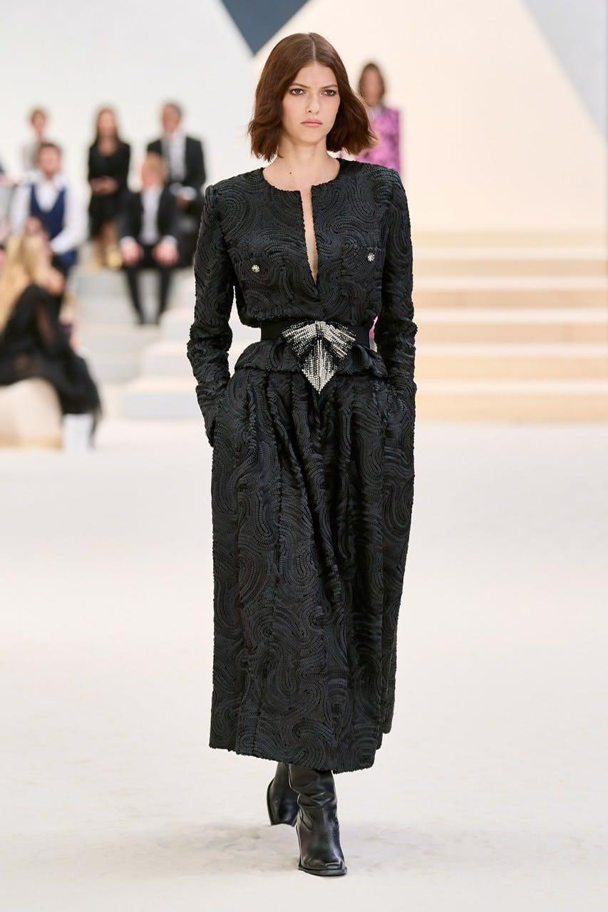 BST Haute Couture Chanel Thu - Đông 2023: Phong cách nữ quyền mạnh mẽ - Ảnh 17
