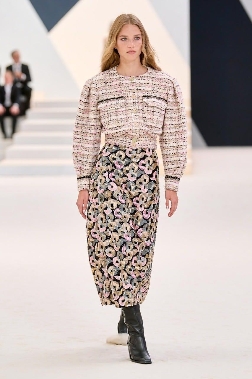 BST Haute Couture Chanel Thu - Đông 2023: Phong cách nữ quyền mạnh mẽ - Ảnh 12