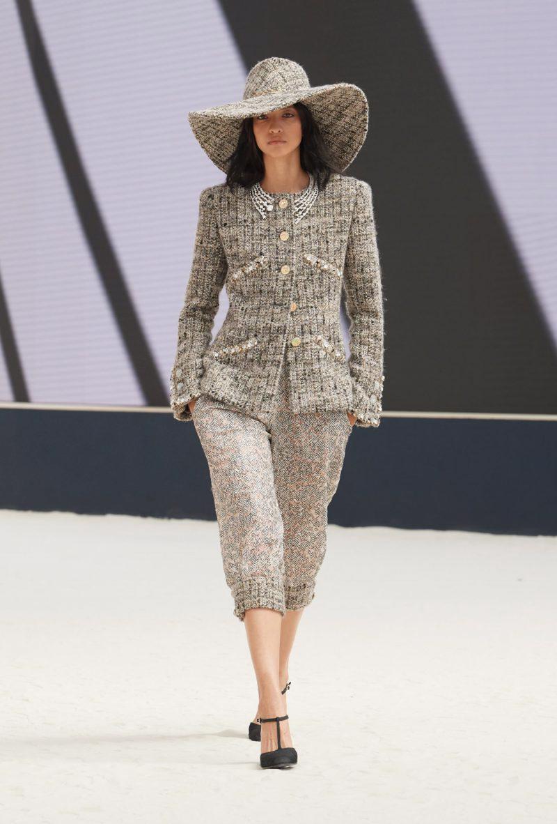 BST Haute Couture Chanel Thu - Đông 2023: Phong cách nữ quyền mạnh mẽ - Ảnh 4