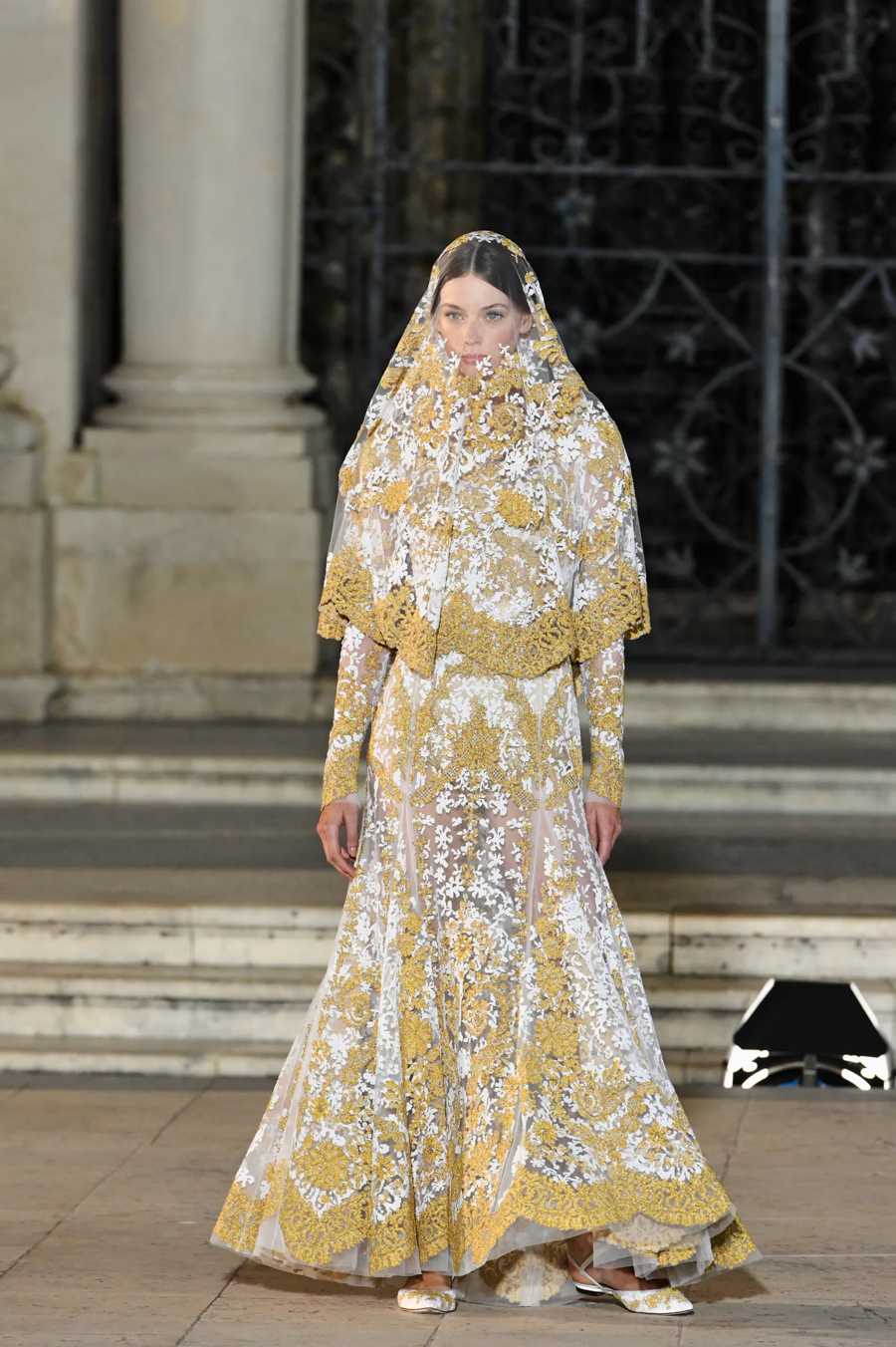 Show diễn Alta Moda của Dolce & Gabbana 2022: kỷ niệm 10 năm huy hoàng  - Ảnh 3