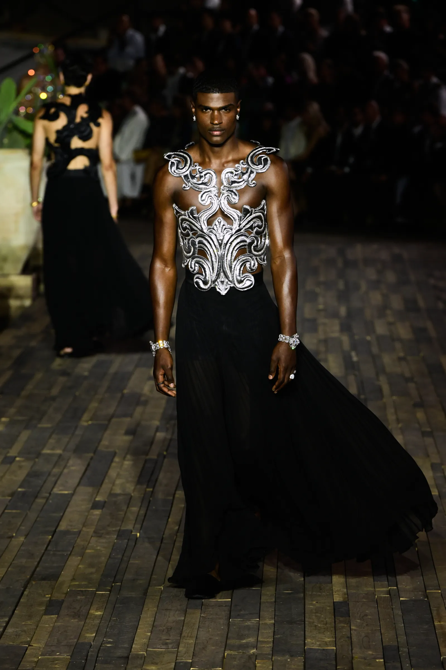 Show diễn Alta Moda của Dolce & Gabbana 2022: kỷ niệm 10 năm huy hoàng  - Ảnh 22