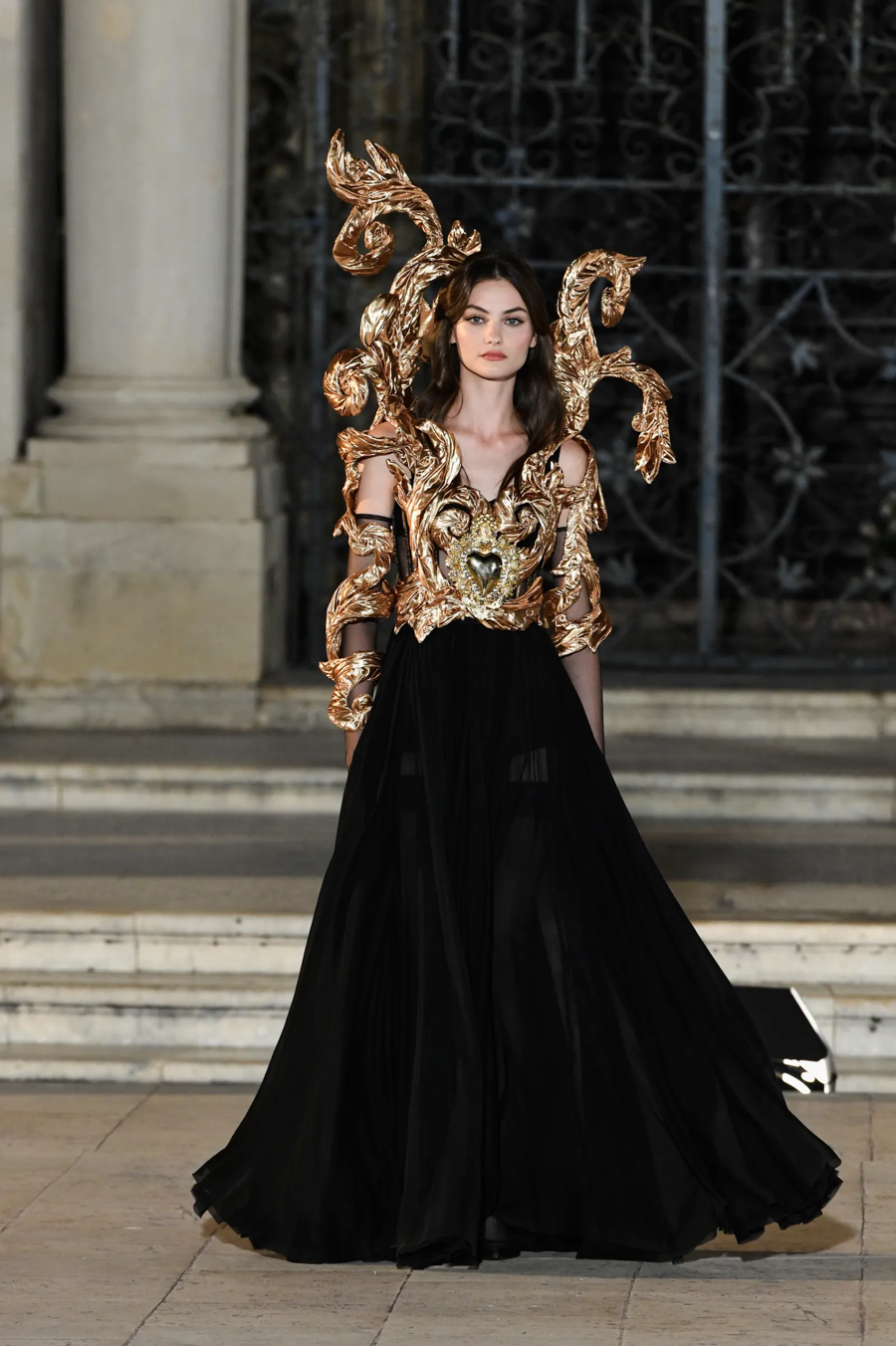 Show diễn Alta Moda của Dolce & Gabbana 2022: kỷ niệm 10 năm huy hoàng  - Ảnh 5
