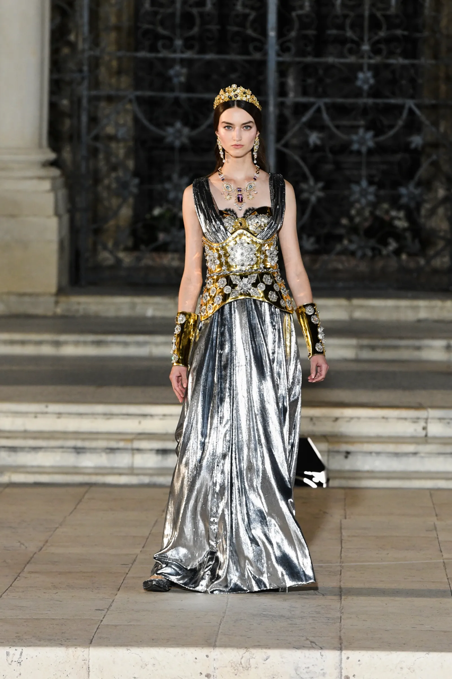 Show diễn Alta Moda của Dolce & Gabbana 2022: kỷ niệm 10 năm huy hoàng  - Ảnh 6