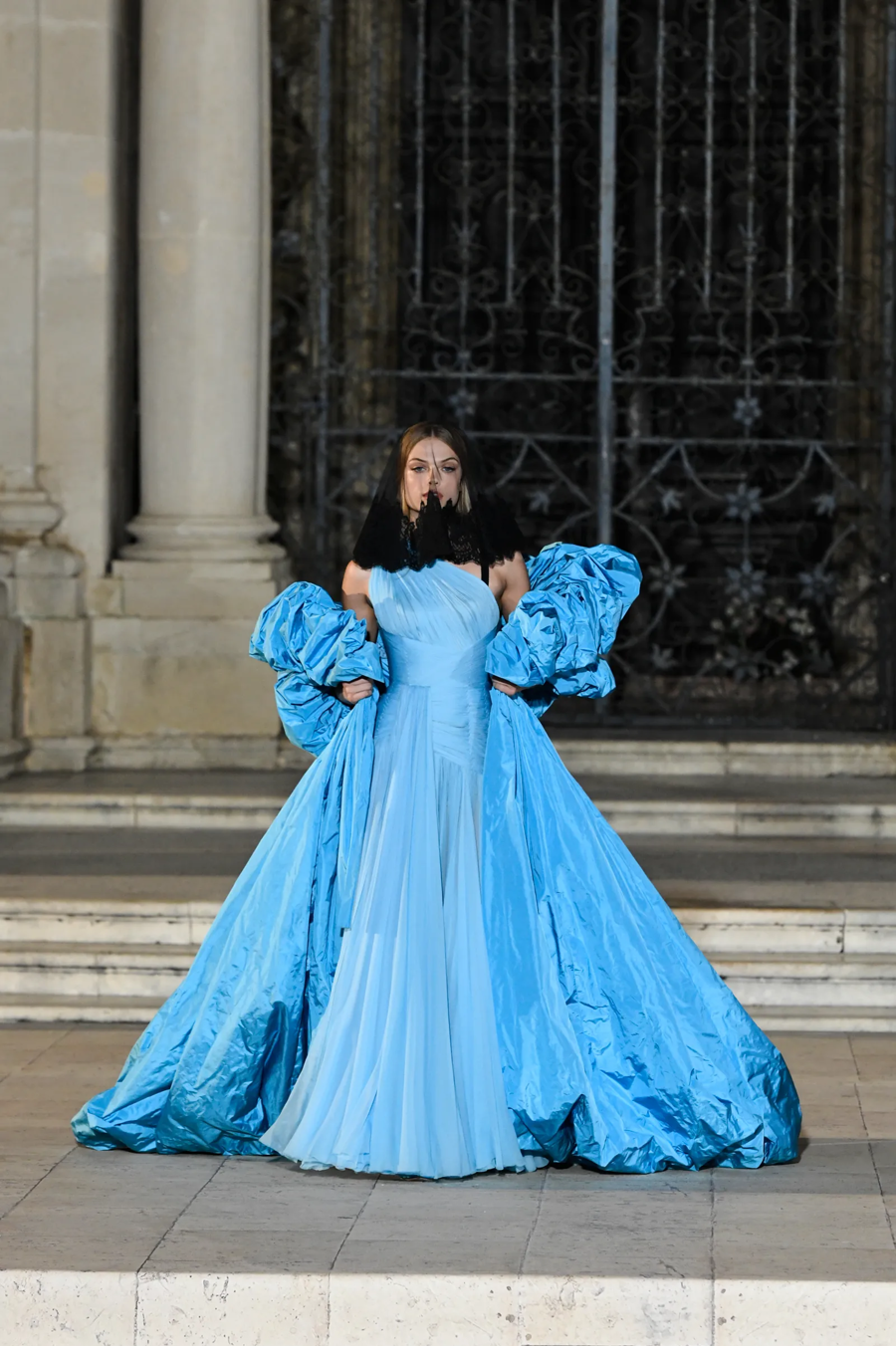 Show diễn Alta Moda của Dolce & Gabbana 2022: kỷ niệm 10 năm huy hoàng - Ảnh 11