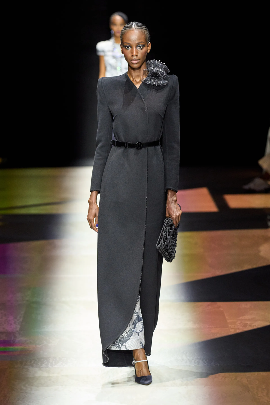 BST Armani Privé Haute Couture 2022: hoài cổ nhưng lấp lánh - Ảnh 7