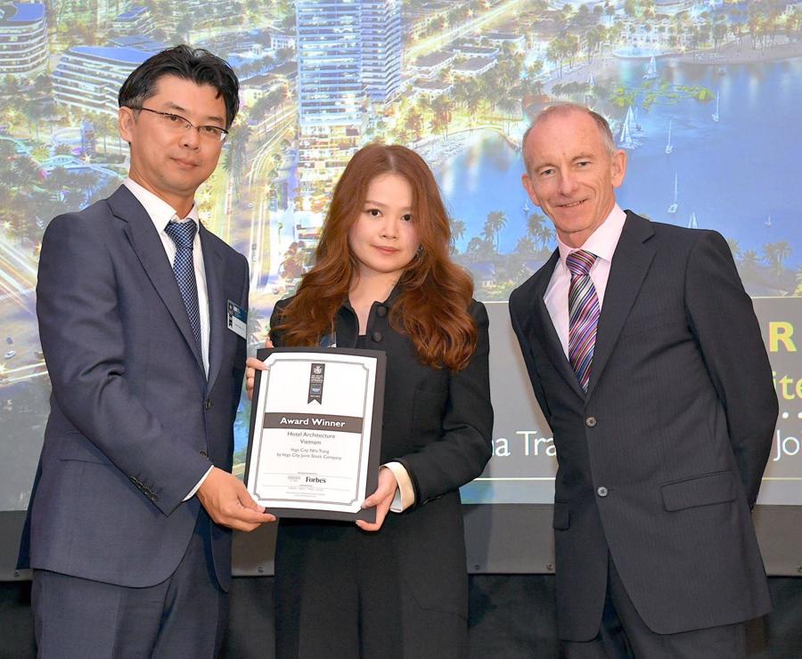 Bà Kiều Tuệ Mẫn - Phó Chủ tịch Hội đồng Quản trị Tập đoàn KDI Holdings tham gia lễ trao Giải thưởng International Property Awards (IPA) 2022.