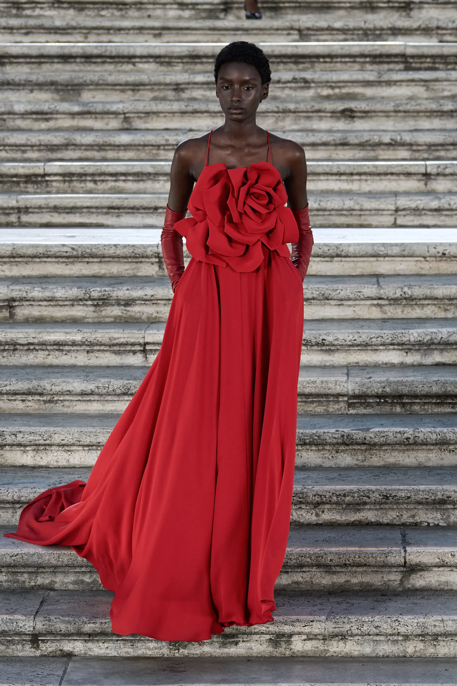 Valentino Haute Couture 2022: BST khiến Dior phải làm đơn khiếu nại - Ảnh 11