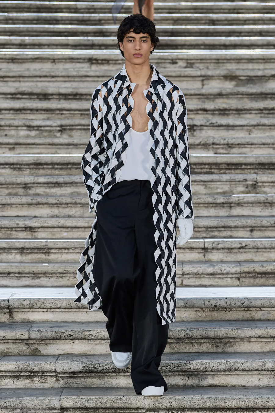 Valentino Haute Couture 2022: BST khiến Dior phải làm đơn khiếu nại - Ảnh 12