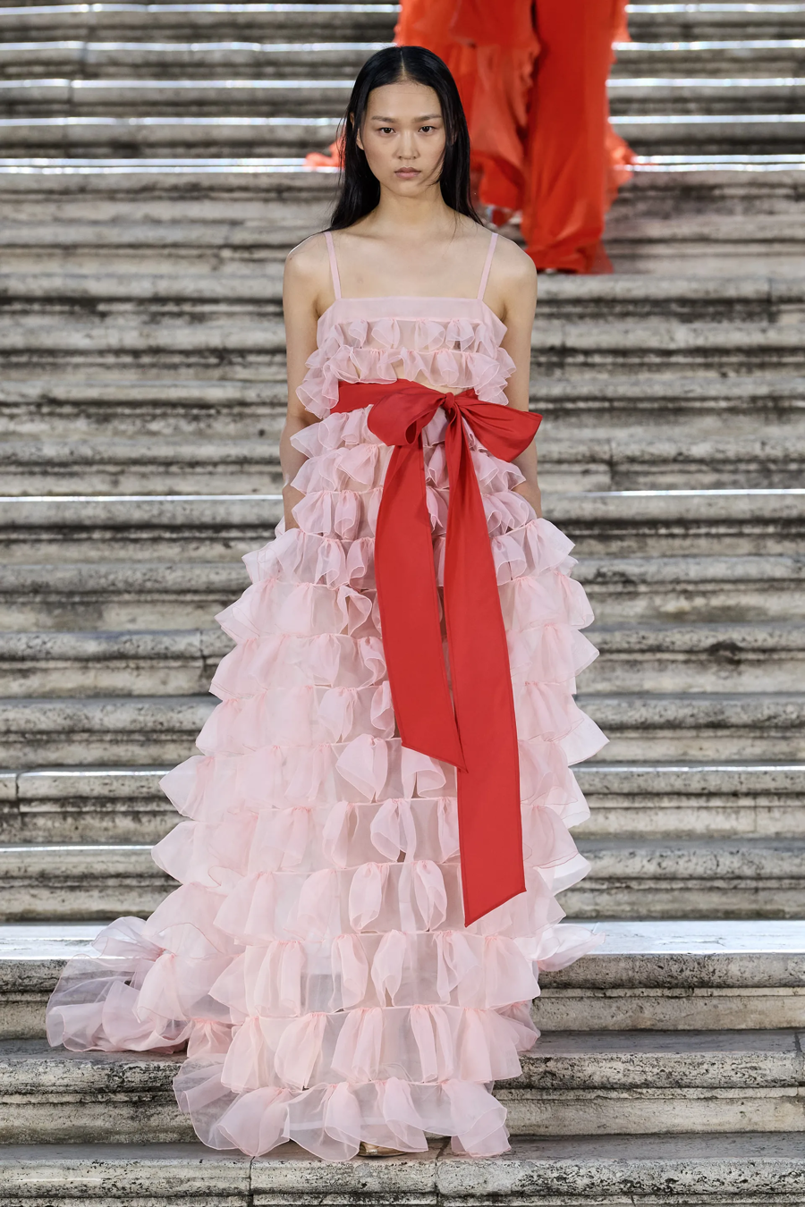 Valentino Haute Couture 2022: BST khiến Dior phải làm đơn khiếu nại - Ảnh 15