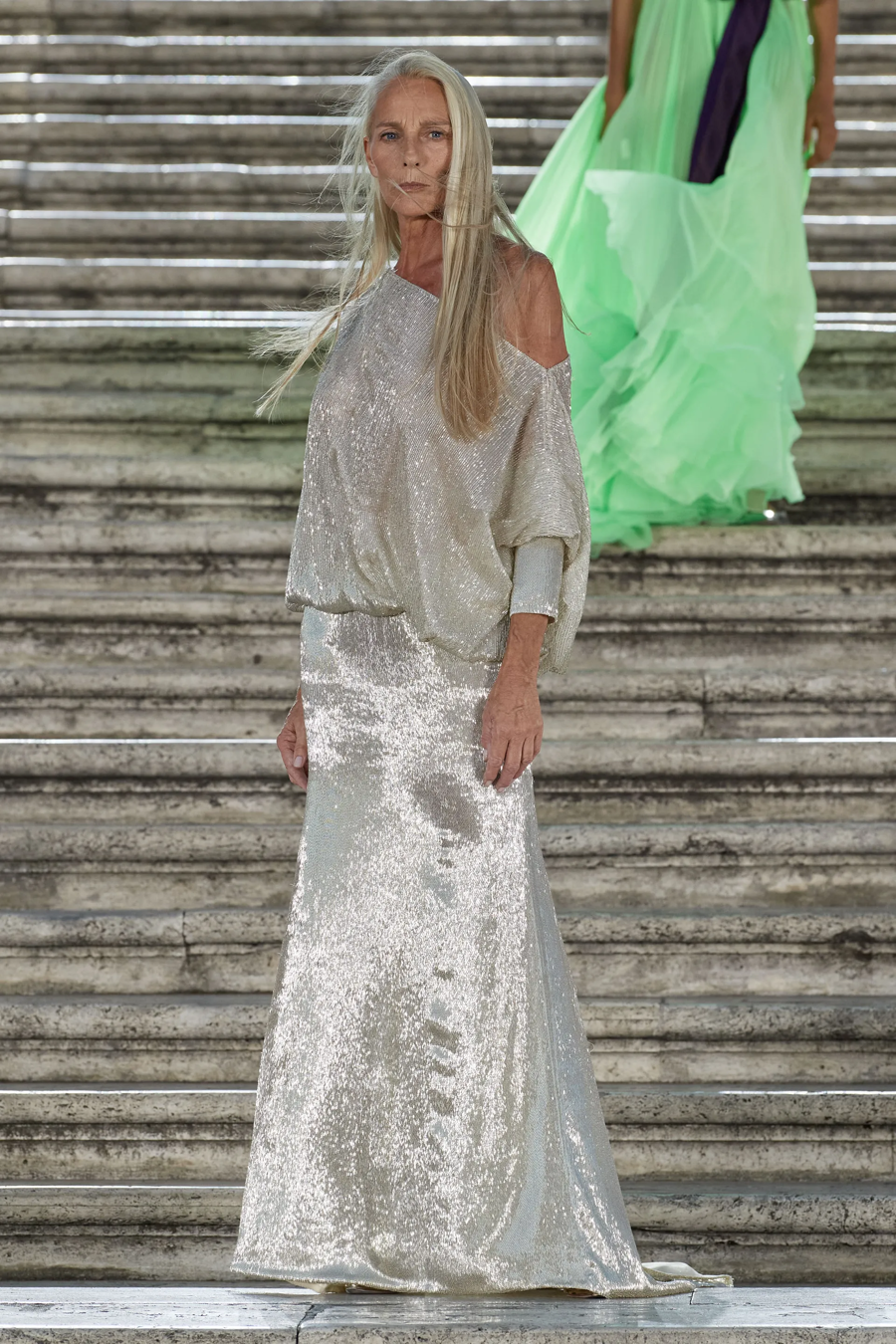 Valentino Haute Couture 2022: BST khiến Dior phải làm đơn khiếu nại - Ảnh 20